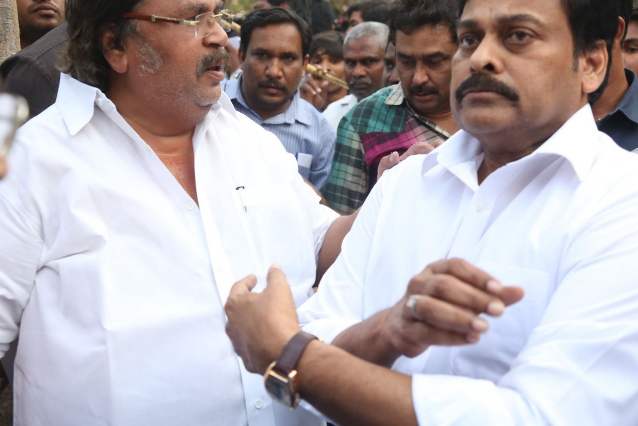 D Ramanaidu Condolences Photos 03 - 26 / 210 photos