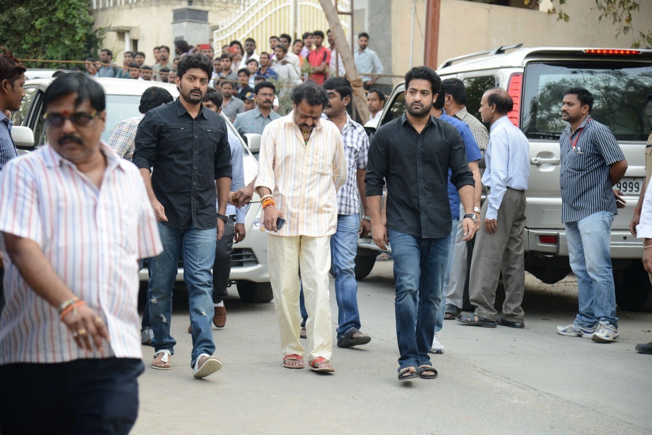 D Ramanaidu Condolences Photos 03 - 34 / 210 photos