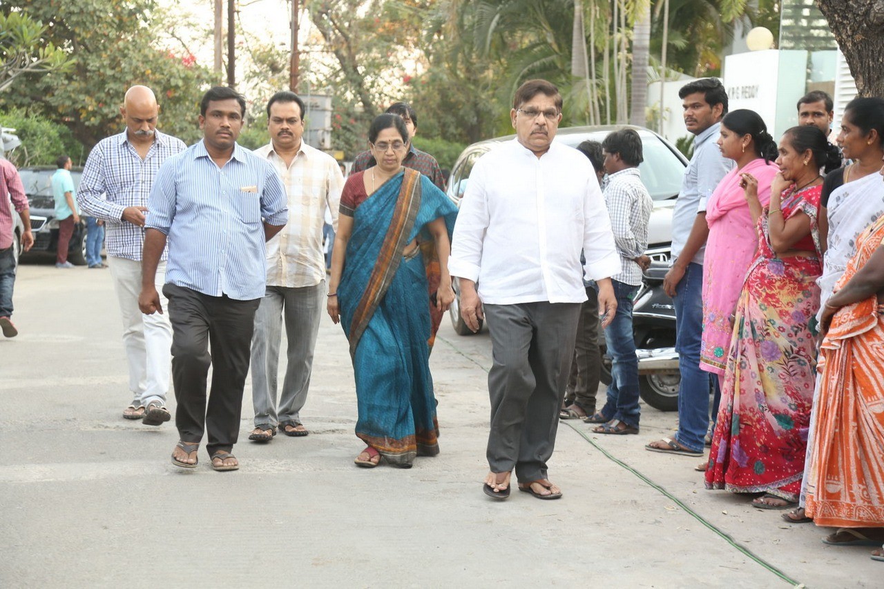 D Ramanaidu Condolences Photos 03 - 41 / 210 photos