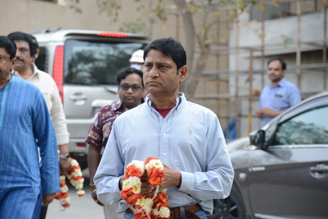 D Ramanaidu Condolences Photos 03 - 46 / 210 photos
