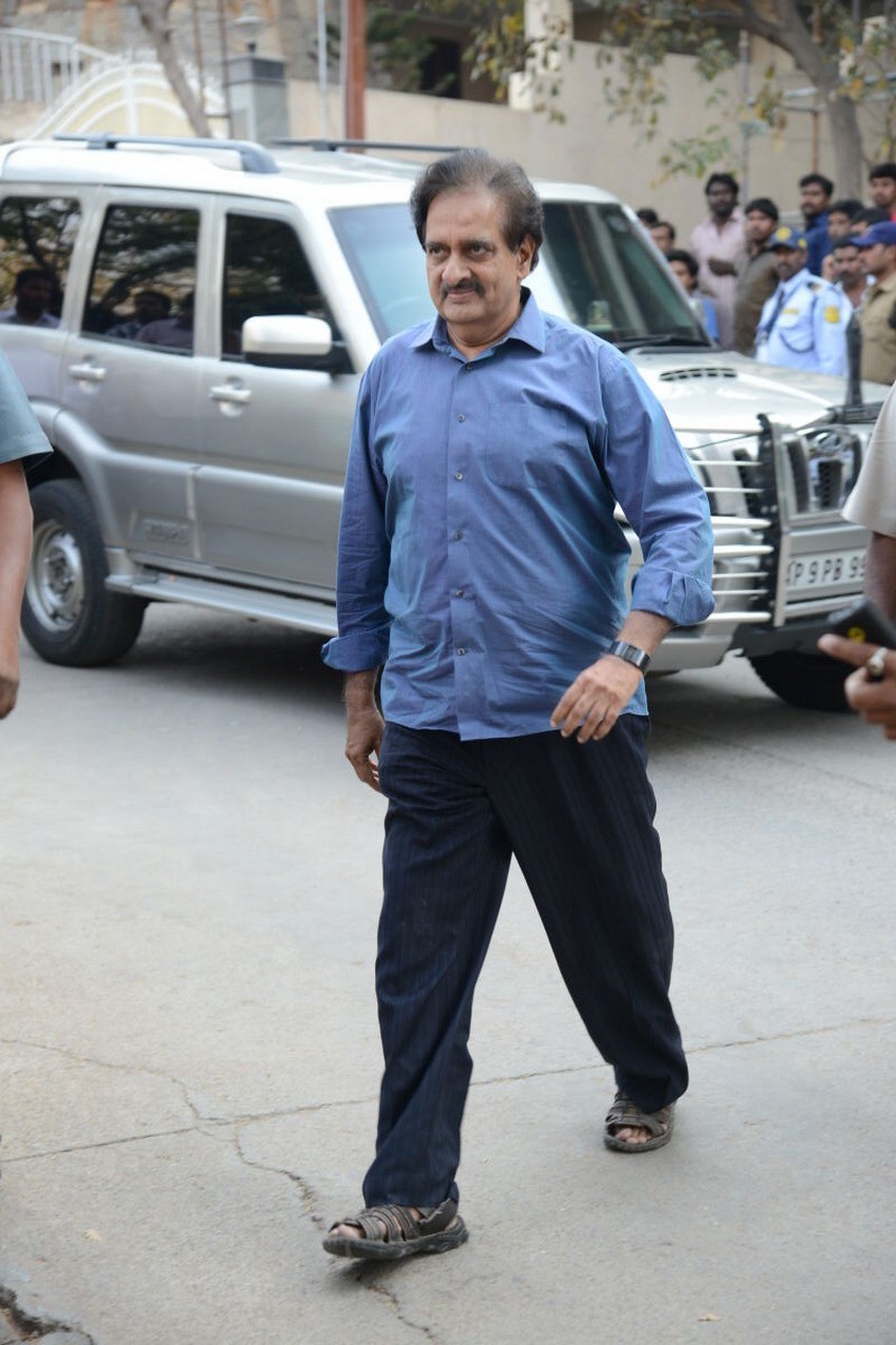 D Ramanaidu Condolences Photos 03 - 50 / 210 photos