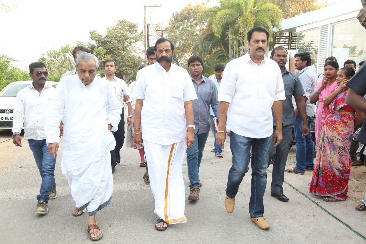 D Ramanaidu Condolences Photos 03 - 52 / 210 photos