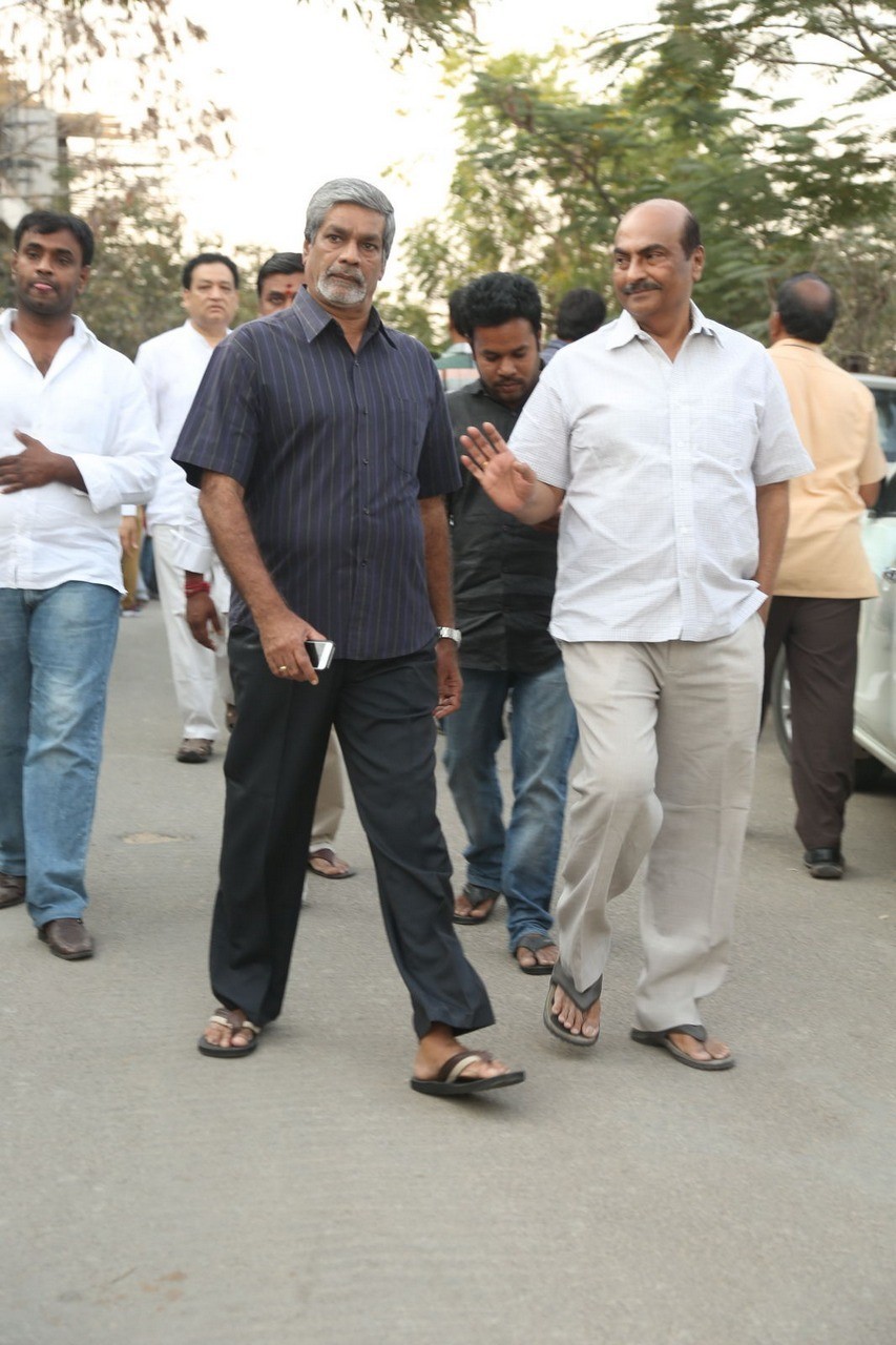 D Ramanaidu Condolences Photos 03 - 66 / 210 photos