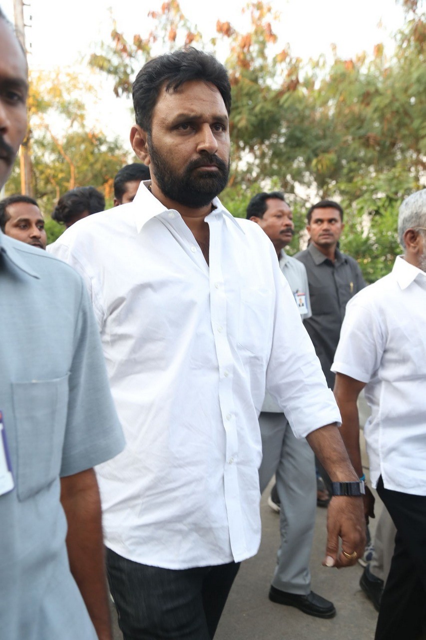 D Ramanaidu Condolences Photos 03 - 75 / 210 photos