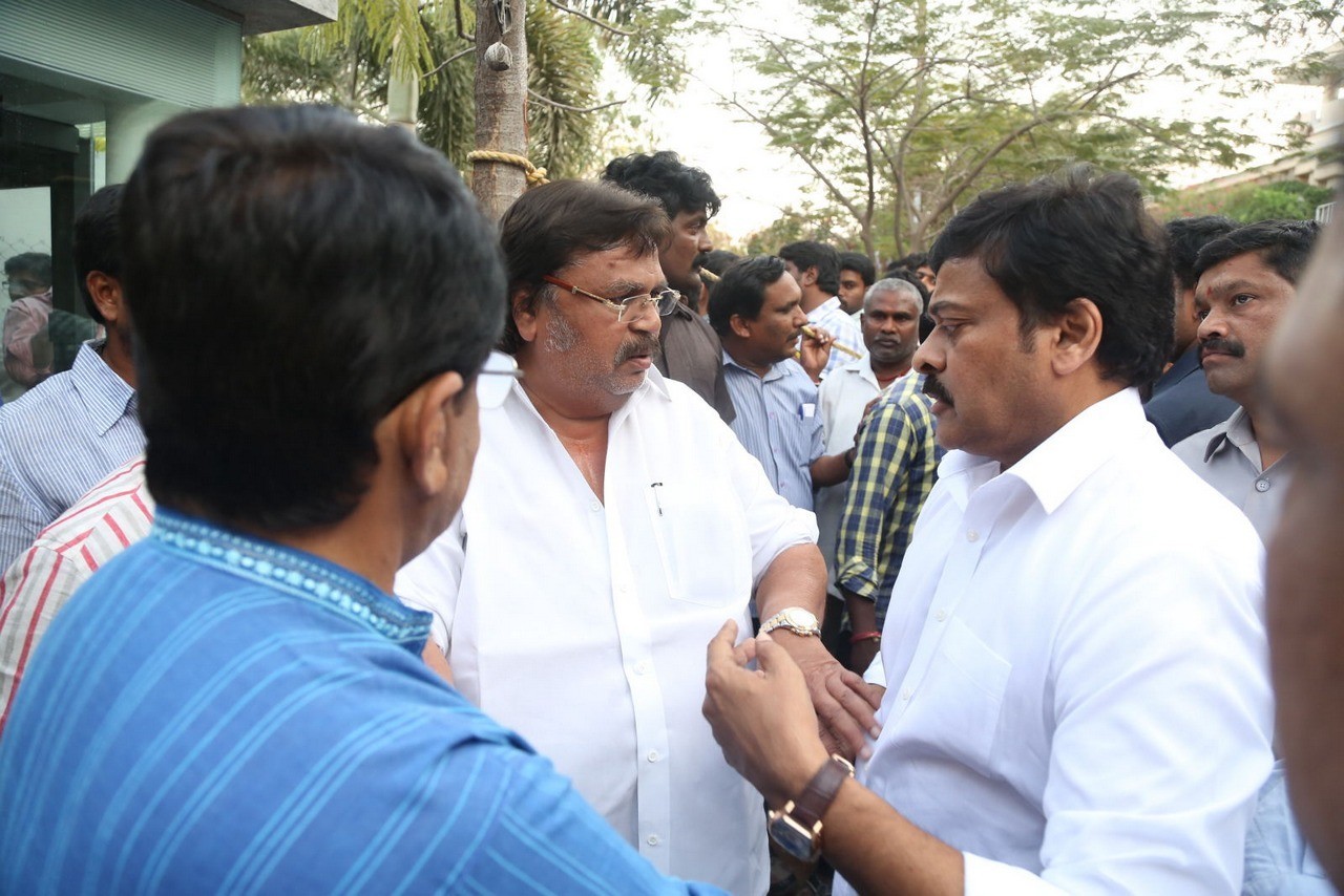 D Ramanaidu Condolences Photos 03 - 87 / 210 photos