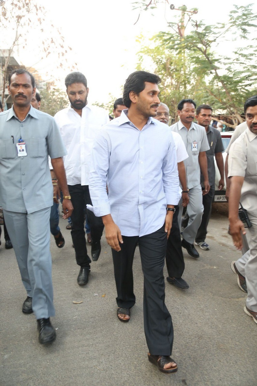 D Ramanaidu Condolences Photos 03 - 88 / 210 photos