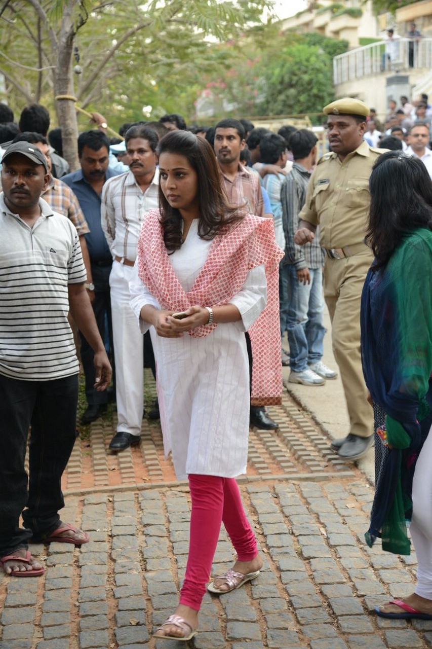 D Ramanaidu Condolences Photos 03 - 90 / 210 photos