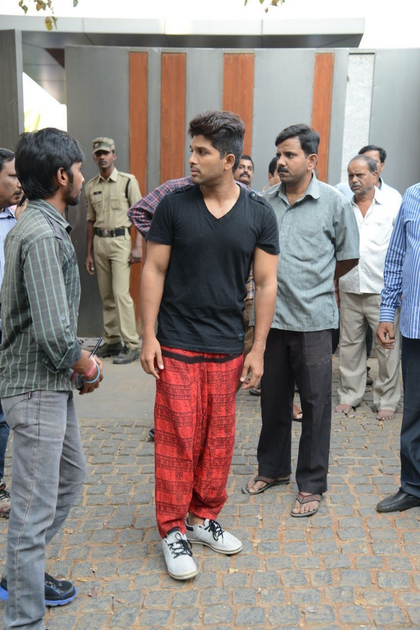 D Ramanaidu Condolences Photos 03 - 91 / 210 photos