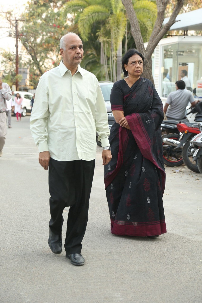D Ramanaidu Condolences Photos 03 - 94 / 210 photos