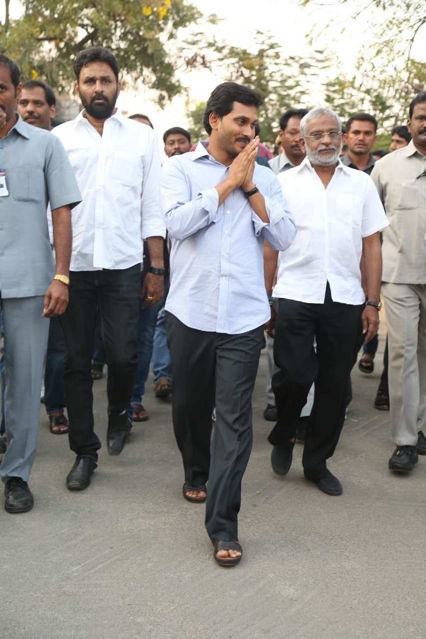 D Ramanaidu Condolences Photos 03 - 96 / 210 photos