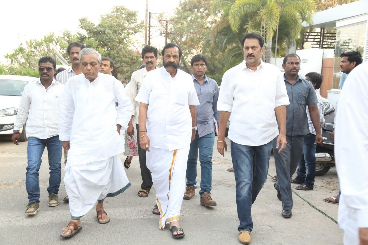 D Ramanaidu Condolences Photos 03 - 100 / 210 photos