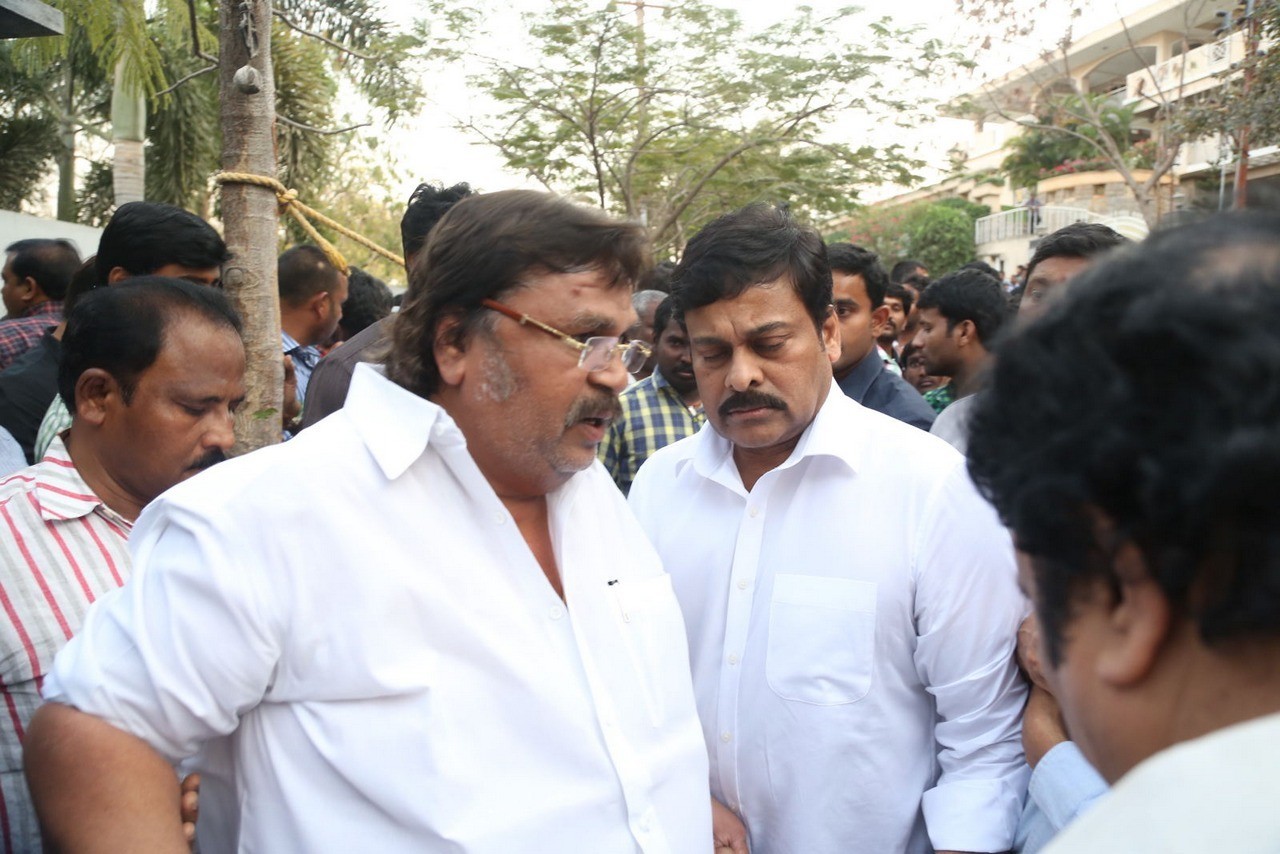 D Ramanaidu Condolences Photos 03 - 116 / 210 photos