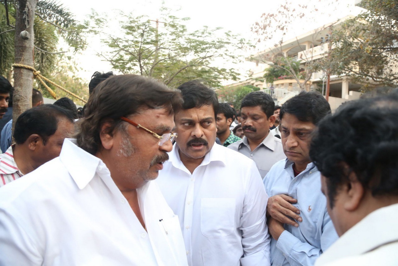 D Ramanaidu Condolences Photos 03 - 124 / 210 photos