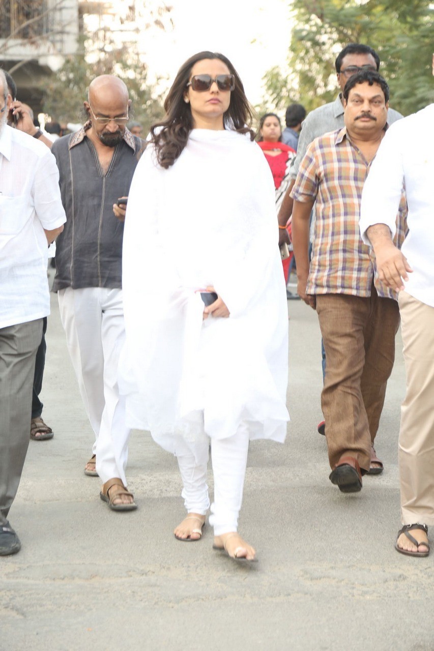 D Ramanaidu Condolences Photos 03 - 137 / 210 photos