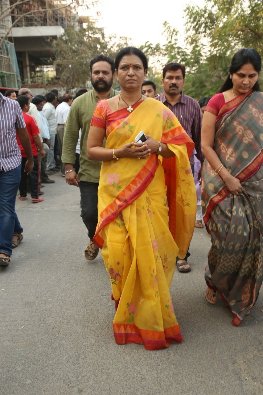 D Ramanaidu Condolences Photos 03 - 140 / 210 photos