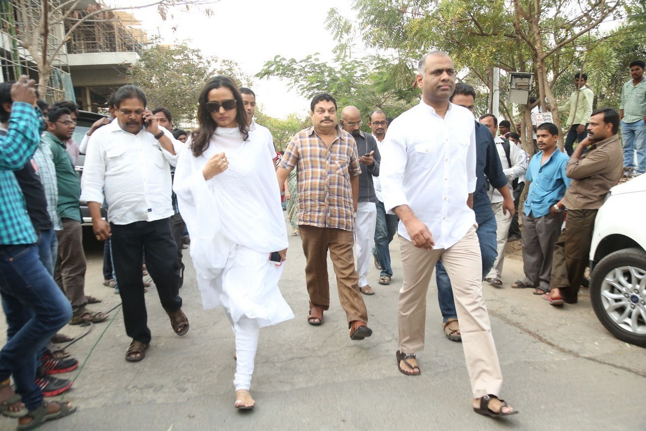 D Ramanaidu Condolences Photos 03 - 144 / 210 photos
