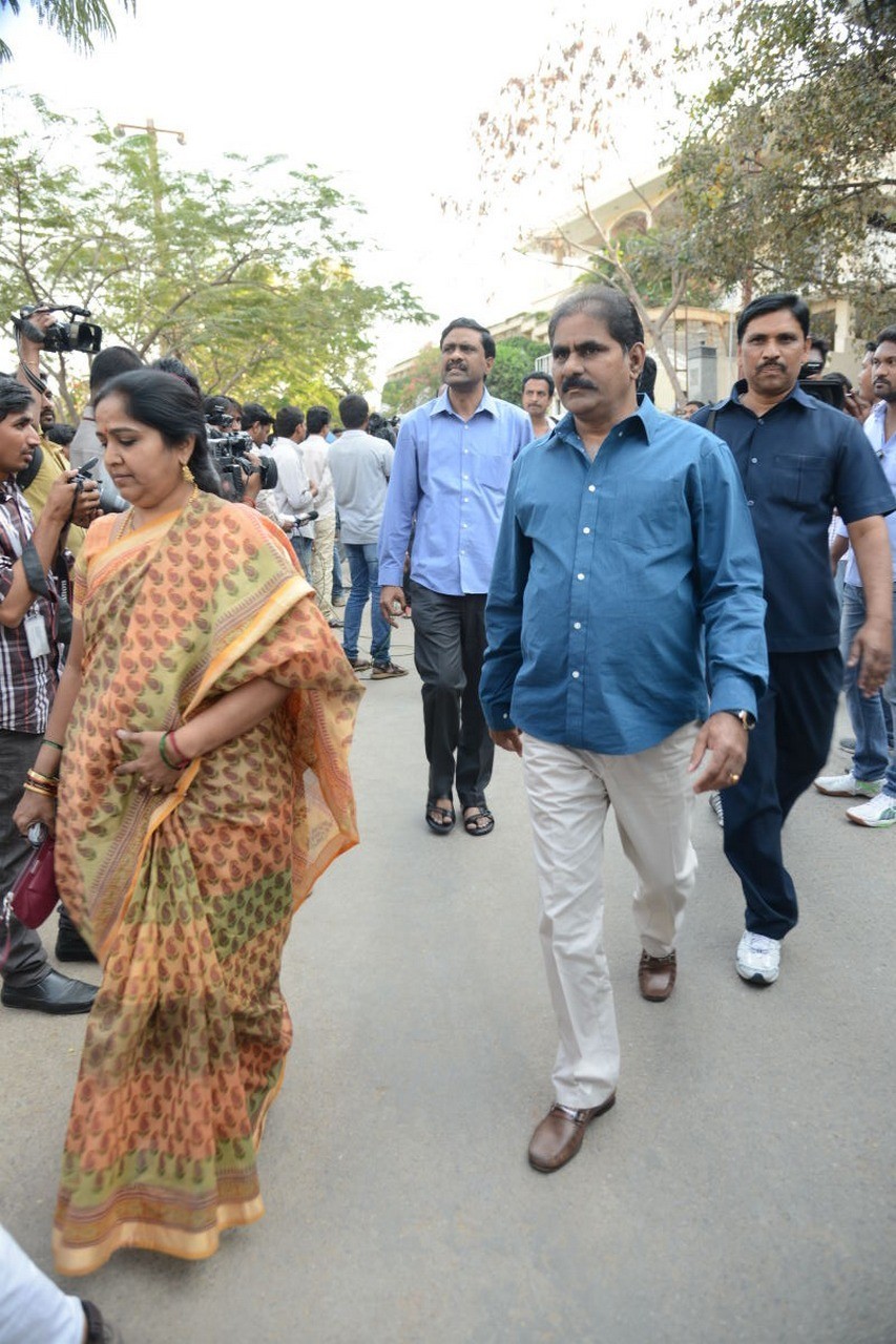 D Ramanaidu Condolences Photos 03 - 151 / 210 photos
