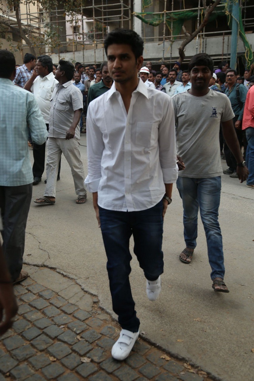 D Ramanaidu Condolences Photos 03 - 160 / 210 photos