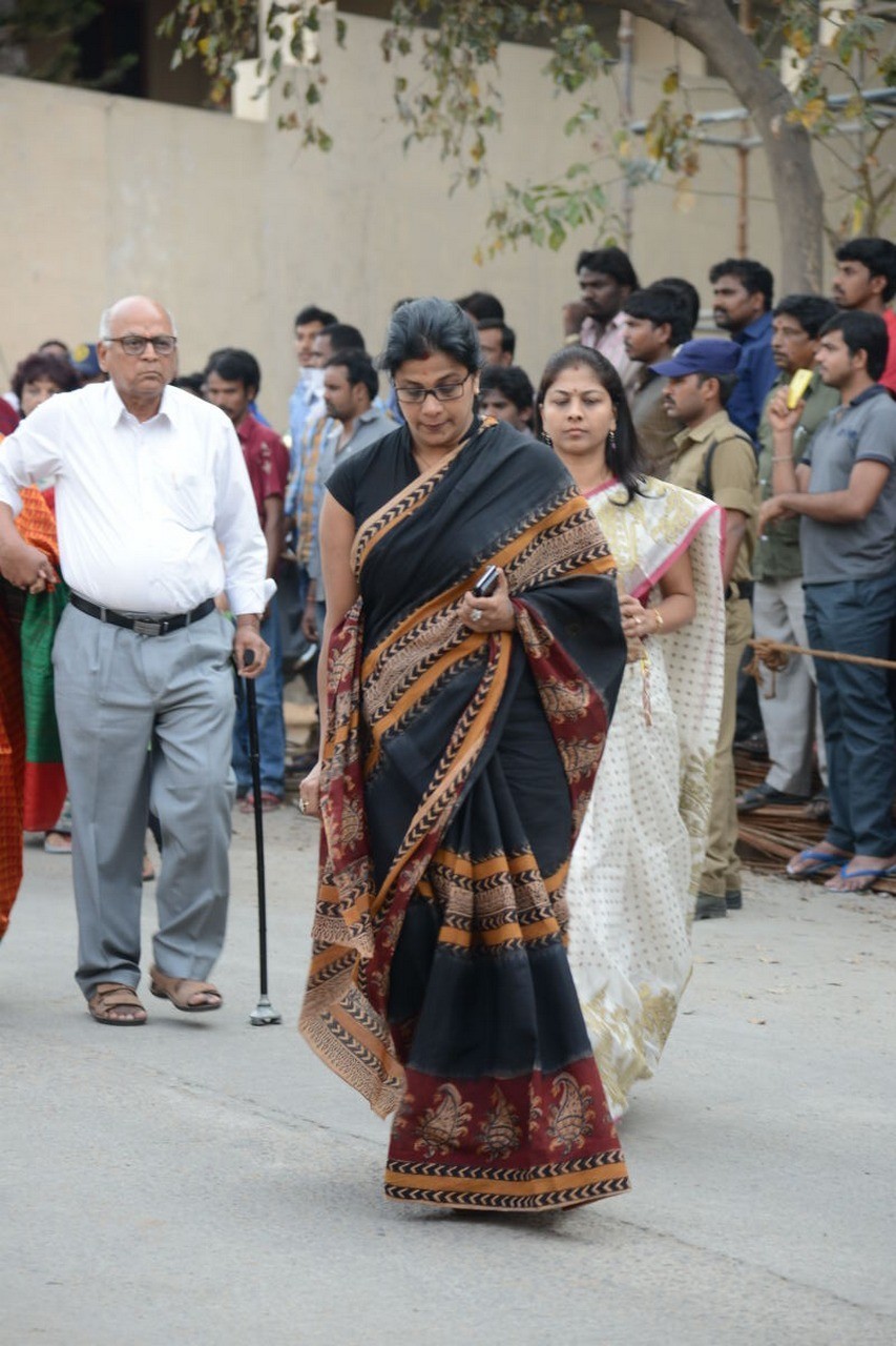 D Ramanaidu Condolences Photos 03 - 177 / 210 photos