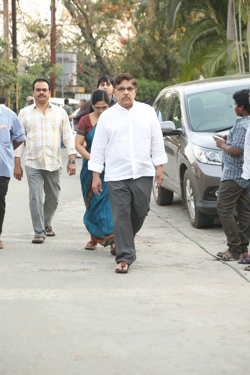 D Ramanaidu Condolences Photos 03 - 189 / 210 photos