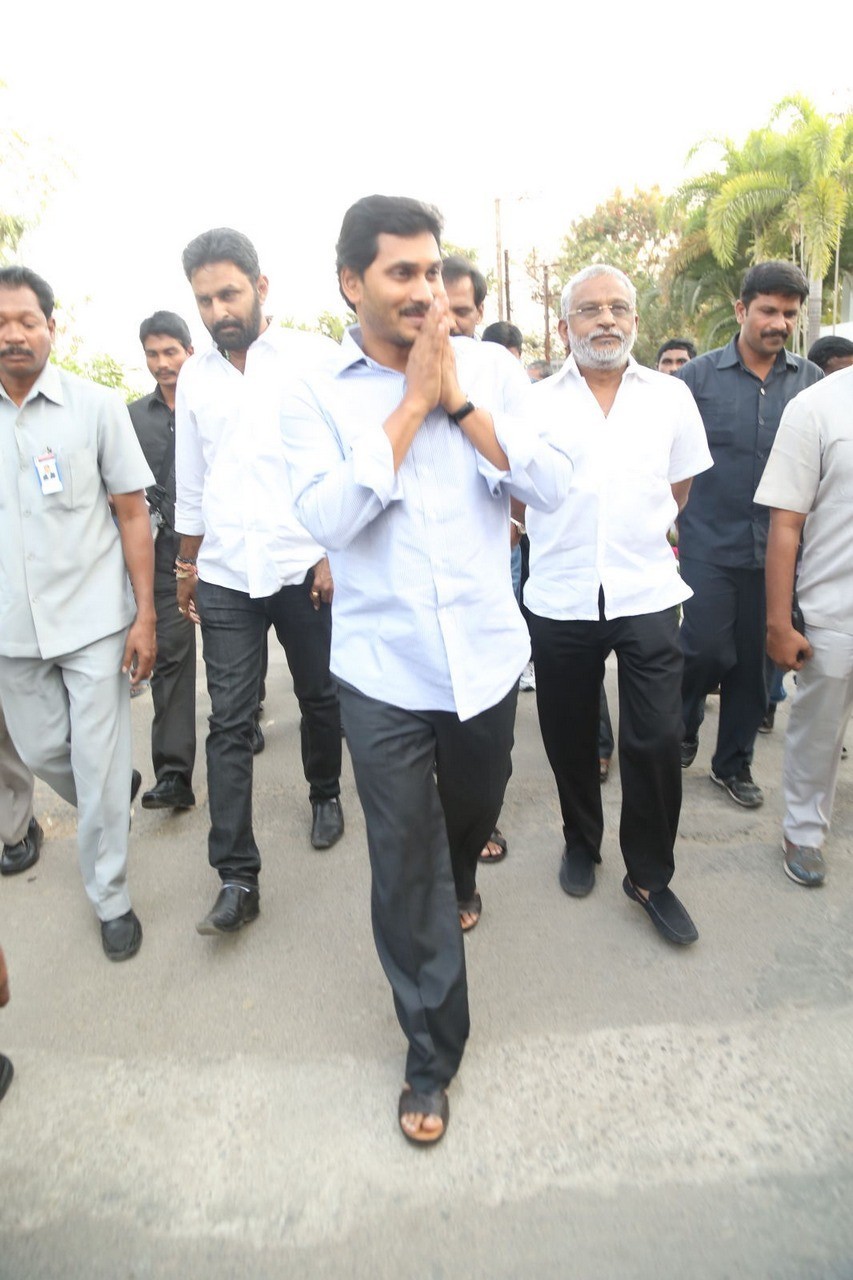 D Ramanaidu Condolences Photos 03 - 197 / 210 photos