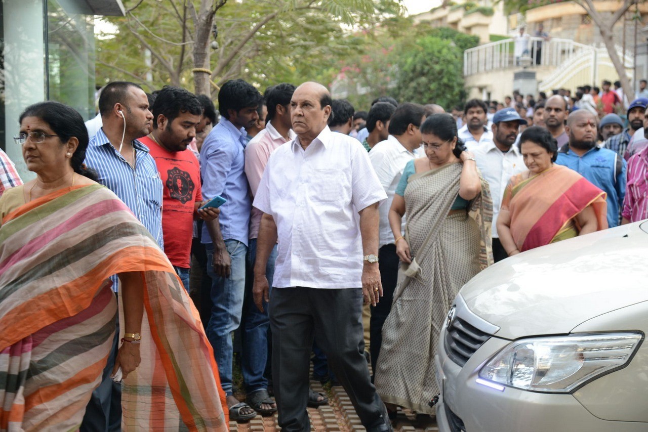 D Ramanaidu Condolences Photos 03 - 203 / 210 photos