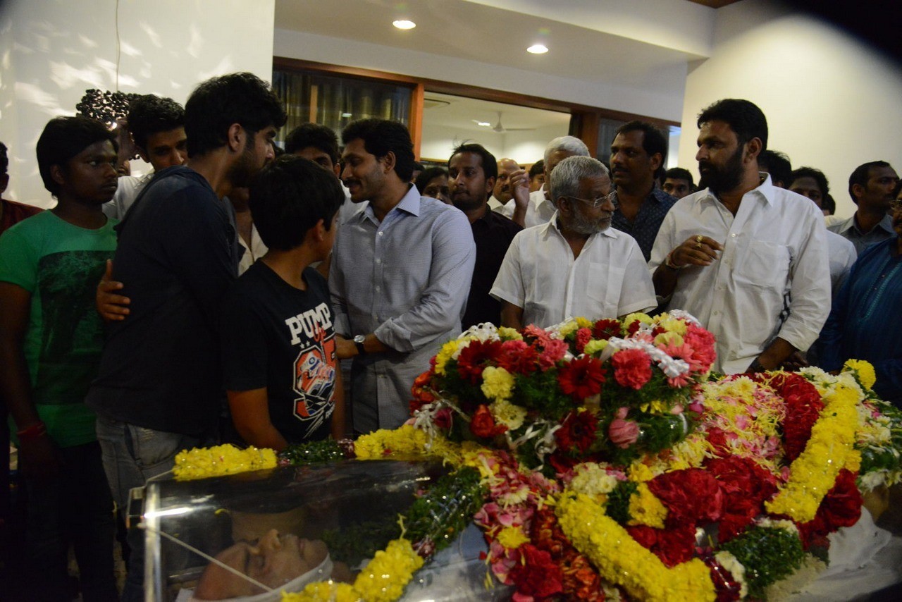 D Ramanaidu Condolences Photos 04 - 4 / 82 photos