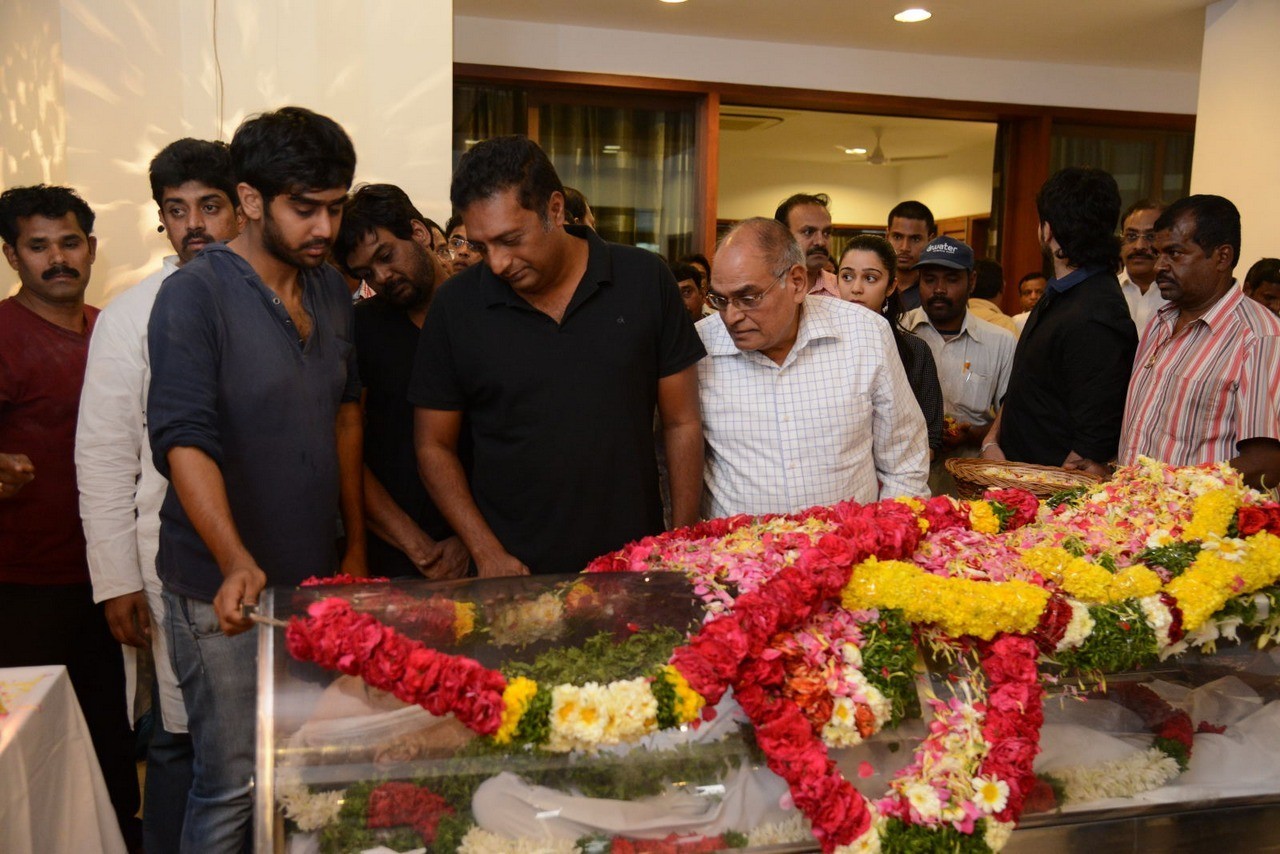 D Ramanaidu Condolences Photos 04 - 5 / 82 photos