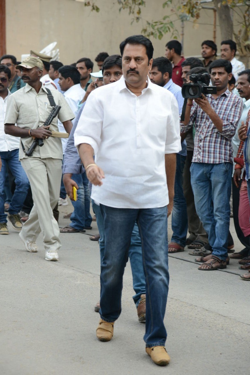 D Ramanaidu Condolences Photos 04 - 11 / 82 photos