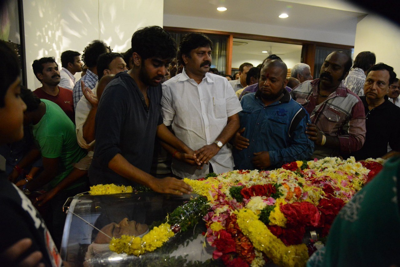 D Ramanaidu Condolences Photos 04 - 19 / 82 photos