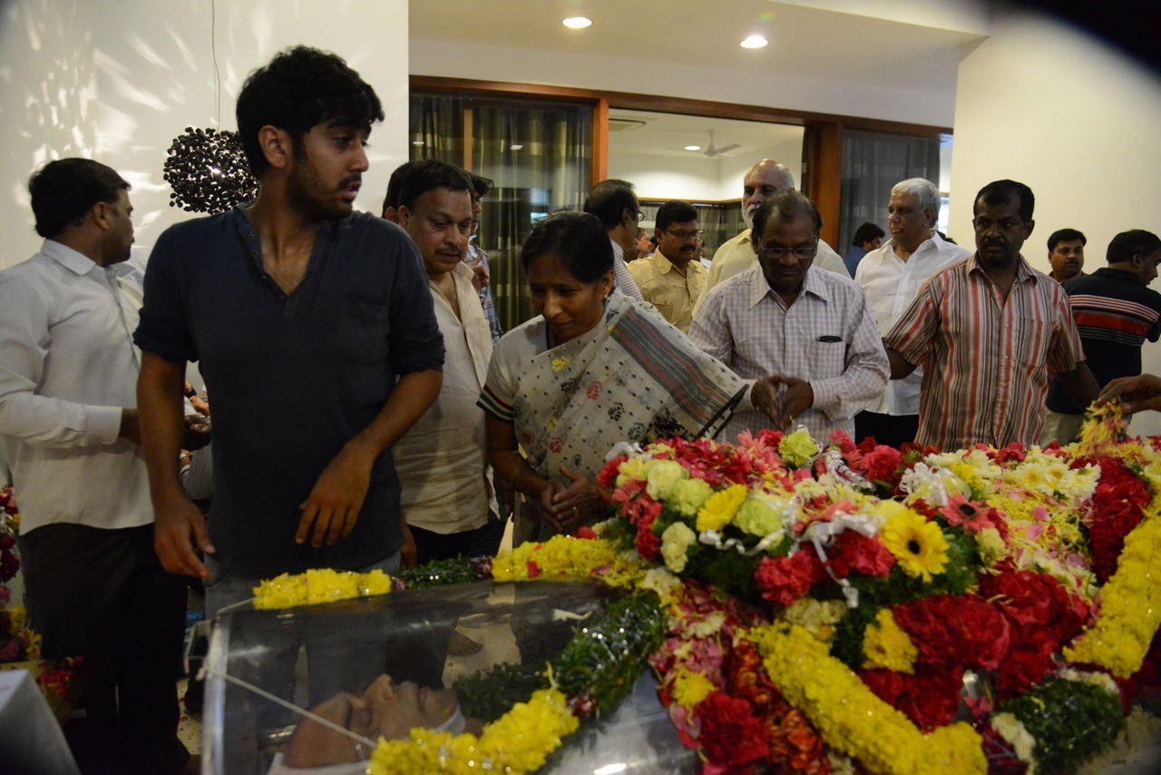 D Ramanaidu Condolences Photos 04 - 22 / 82 photos