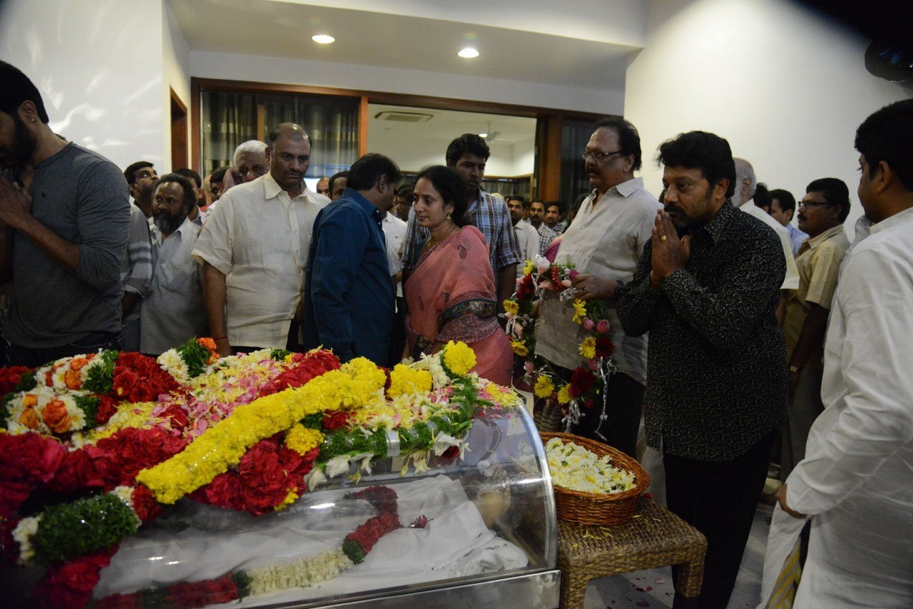 D Ramanaidu Condolences Photos 04 - 28 / 82 photos