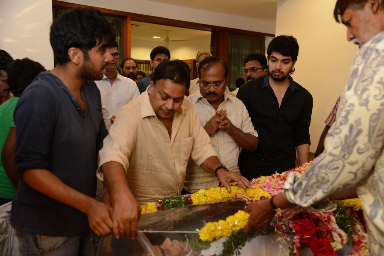 D Ramanaidu Condolences Photos 04 - 34 / 82 photos