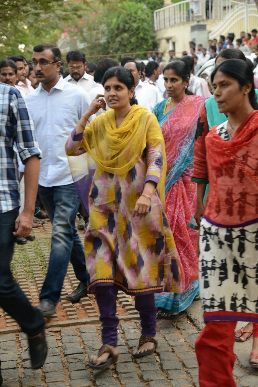 D Ramanaidu Condolences Photos 04 - 35 / 82 photos