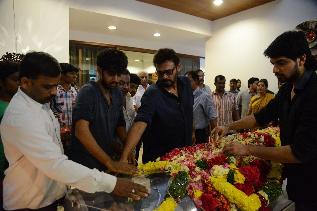 D Ramanaidu Condolences Photos 04 - 37 / 82 photos