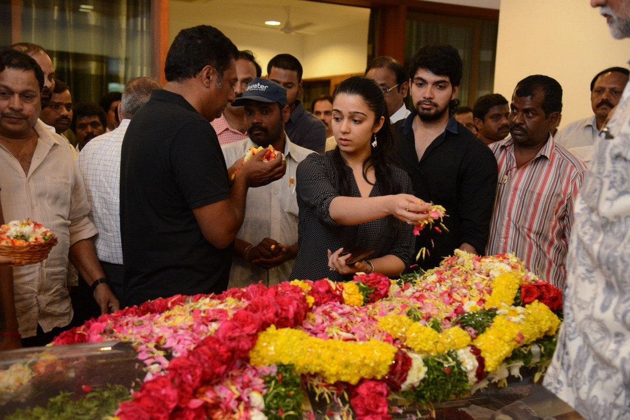 D Ramanaidu Condolences Photos 04 - 41 / 82 photos