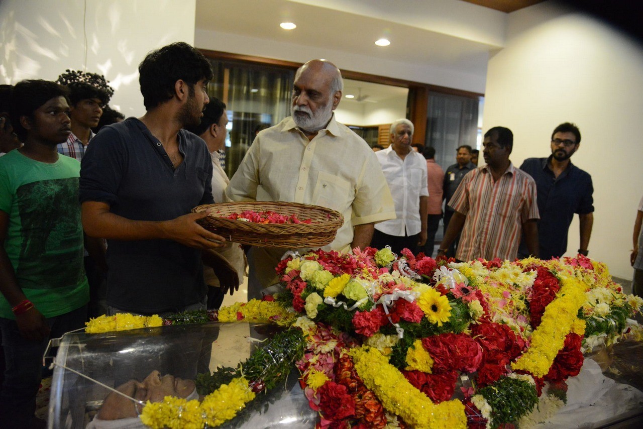 D Ramanaidu Condolences Photos 04 - 48 / 82 photos