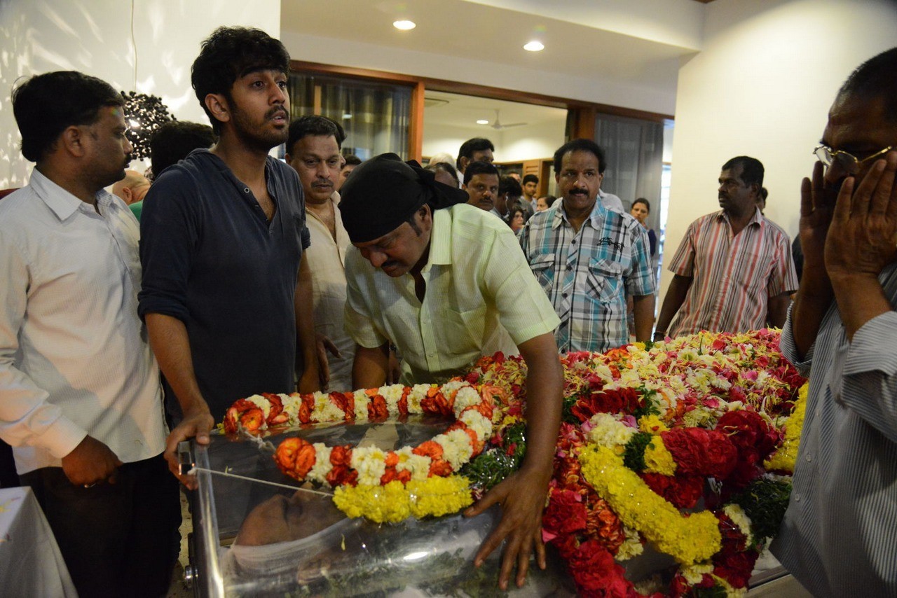 D Ramanaidu Condolences Photos 04 - 59 / 82 photos