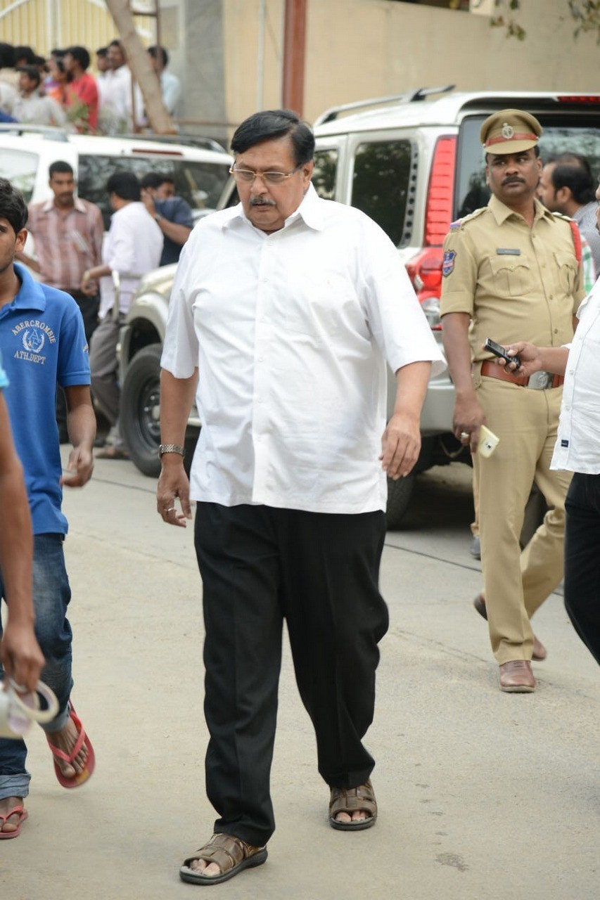 D Ramanaidu Condolences Photos 04 - 60 / 82 photos