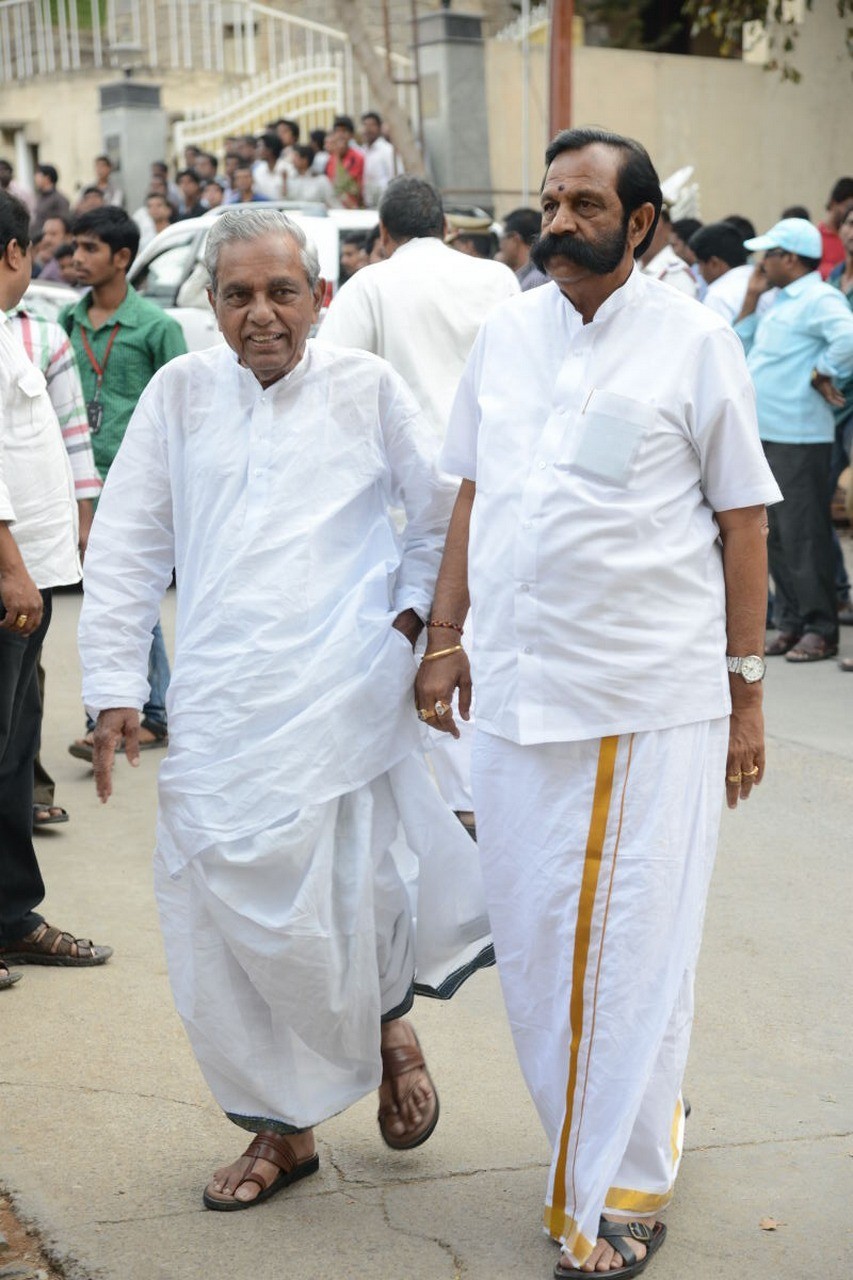 D Ramanaidu Condolences Photos 04 - 65 / 82 photos