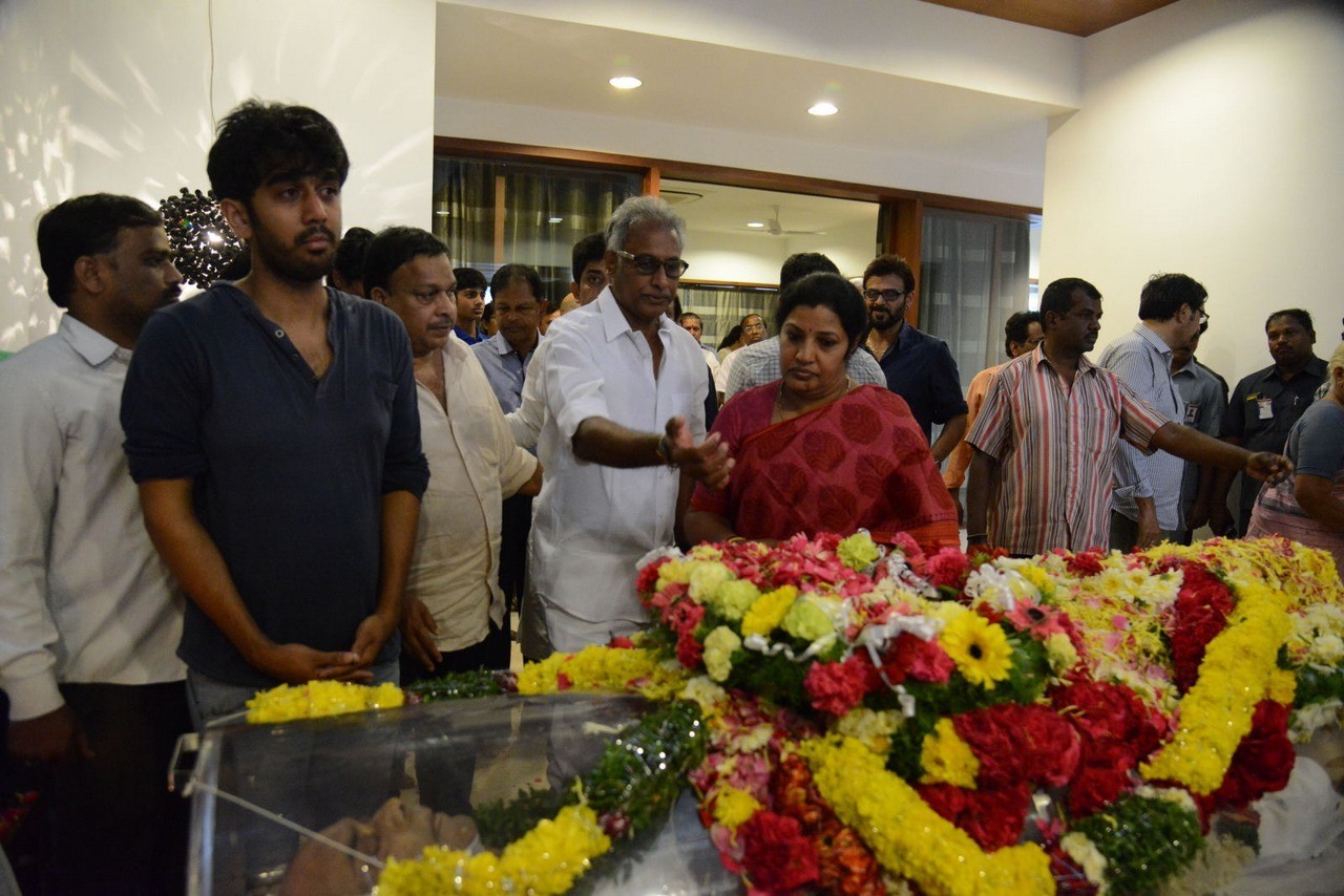 D Ramanaidu Condolences Photos 04 - 66 / 82 photos