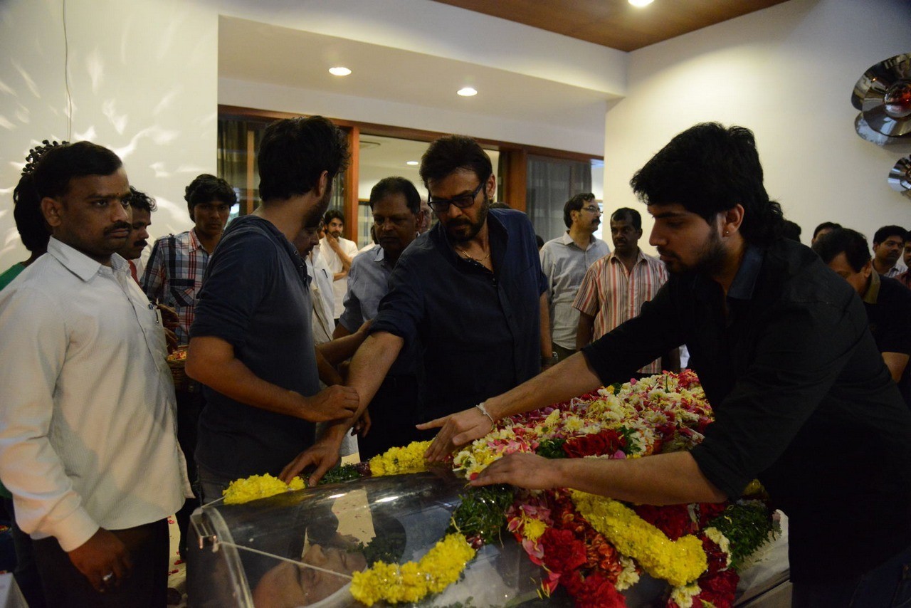 D Ramanaidu Condolences Photos 04 - 68 / 82 photos