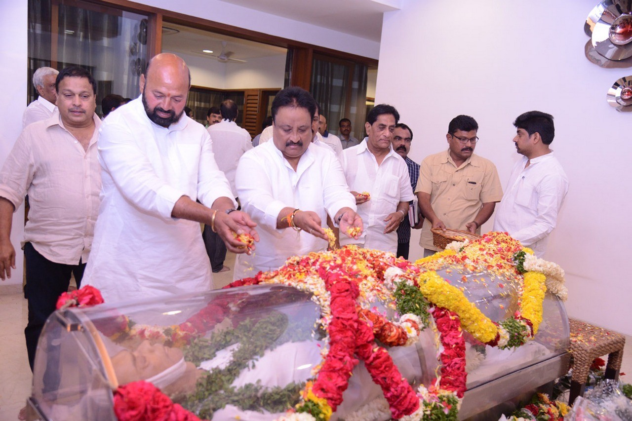 D Ramanaidu Condolences Photos 05 - 2 / 164 photos