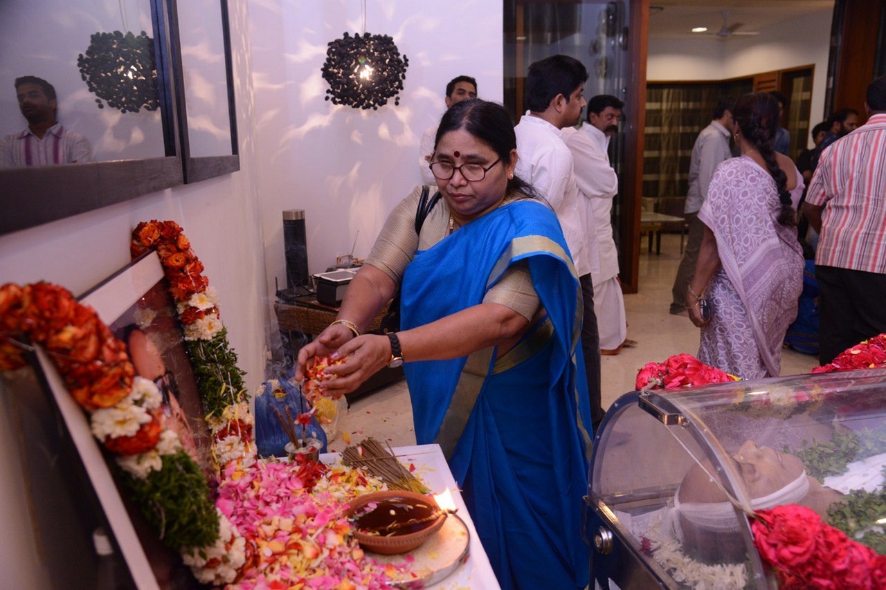 D Ramanaidu Condolences Photos 05 - 8 / 164 photos
