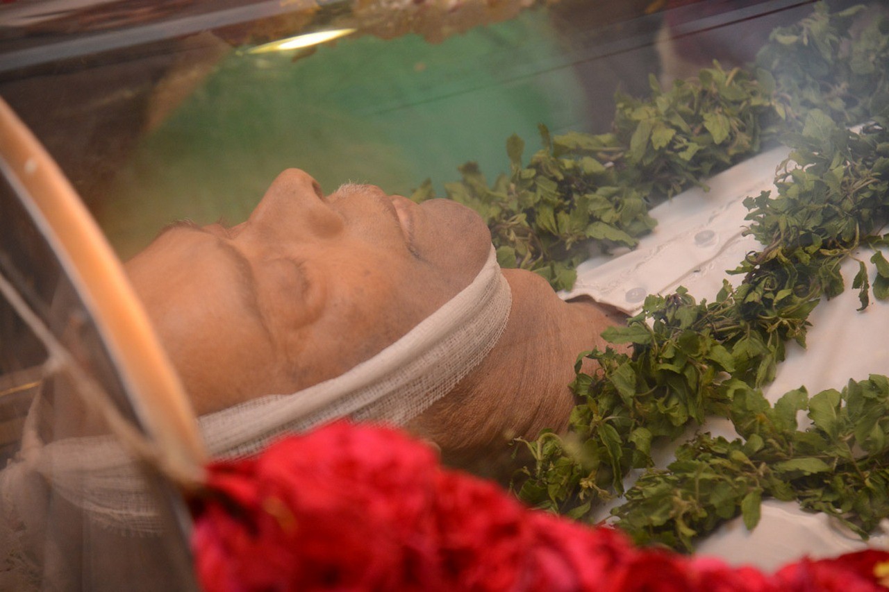 D Ramanaidu Condolences Photos 05 - 10 / 164 photos