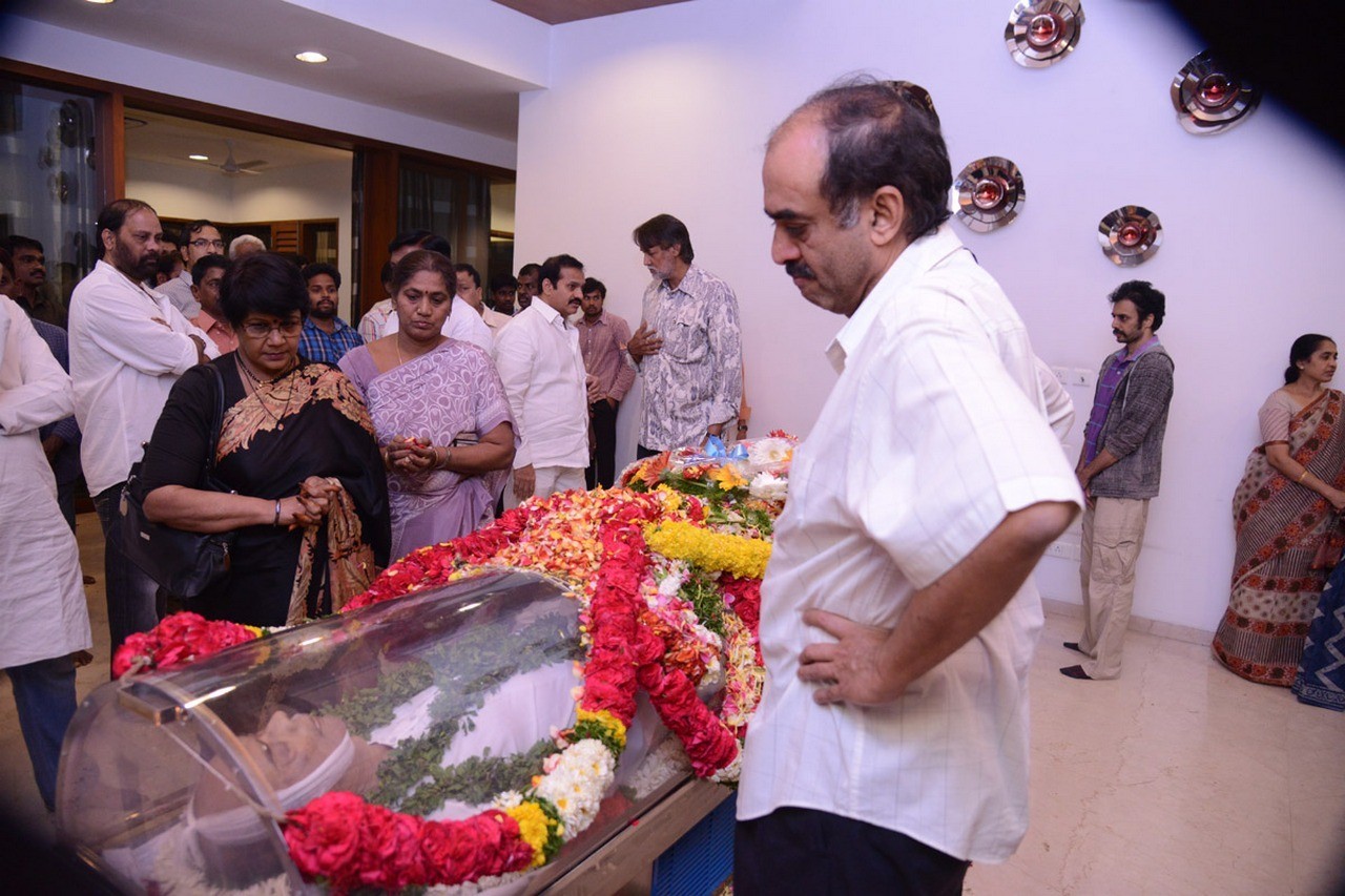 D Ramanaidu Condolences Photos 05 - 16 / 164 photos