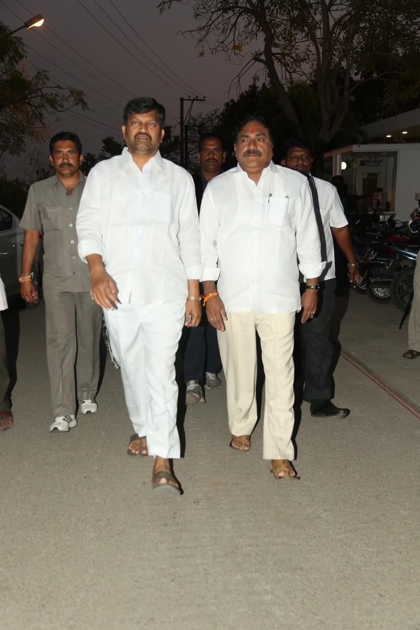 D Ramanaidu Condolences Photos 05 - 18 / 164 photos