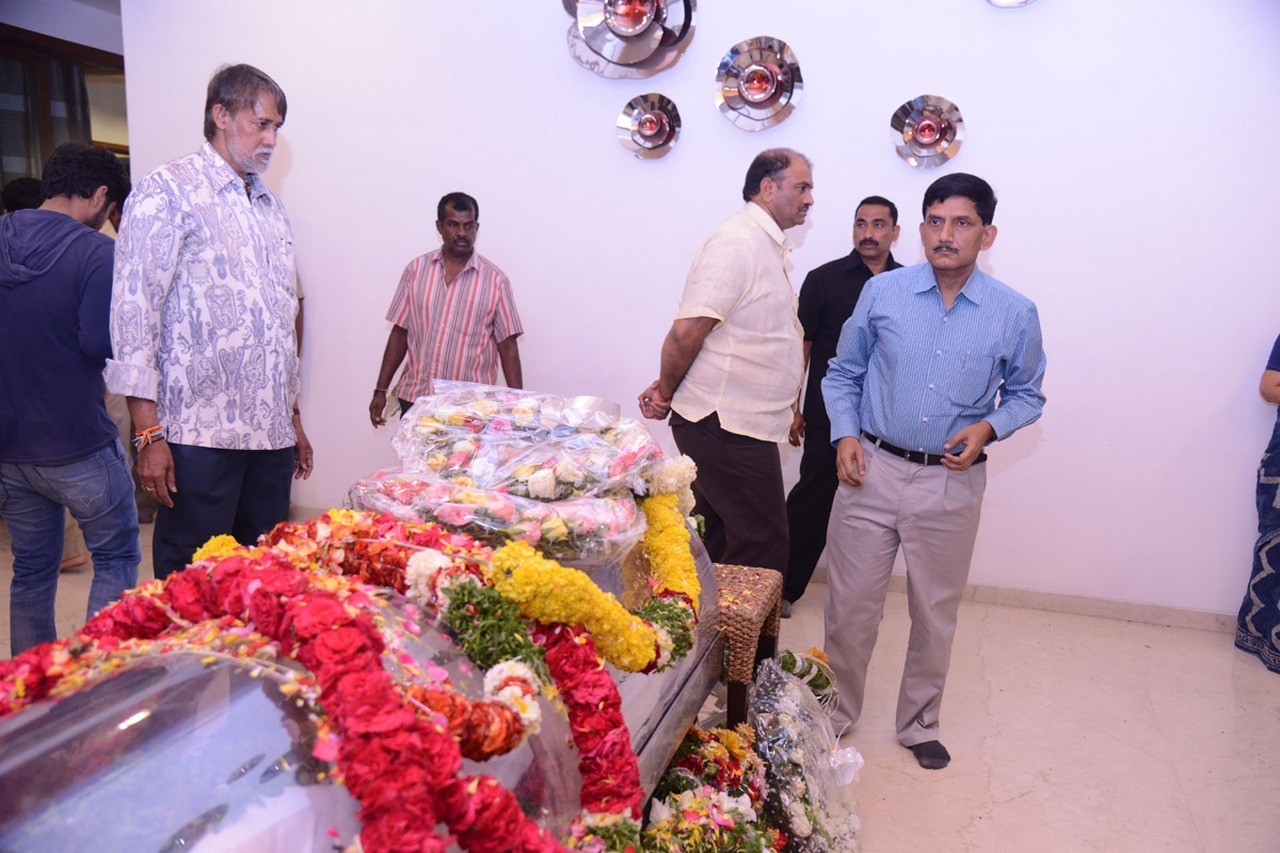D Ramanaidu Condolences Photos 05 - 23 / 164 photos