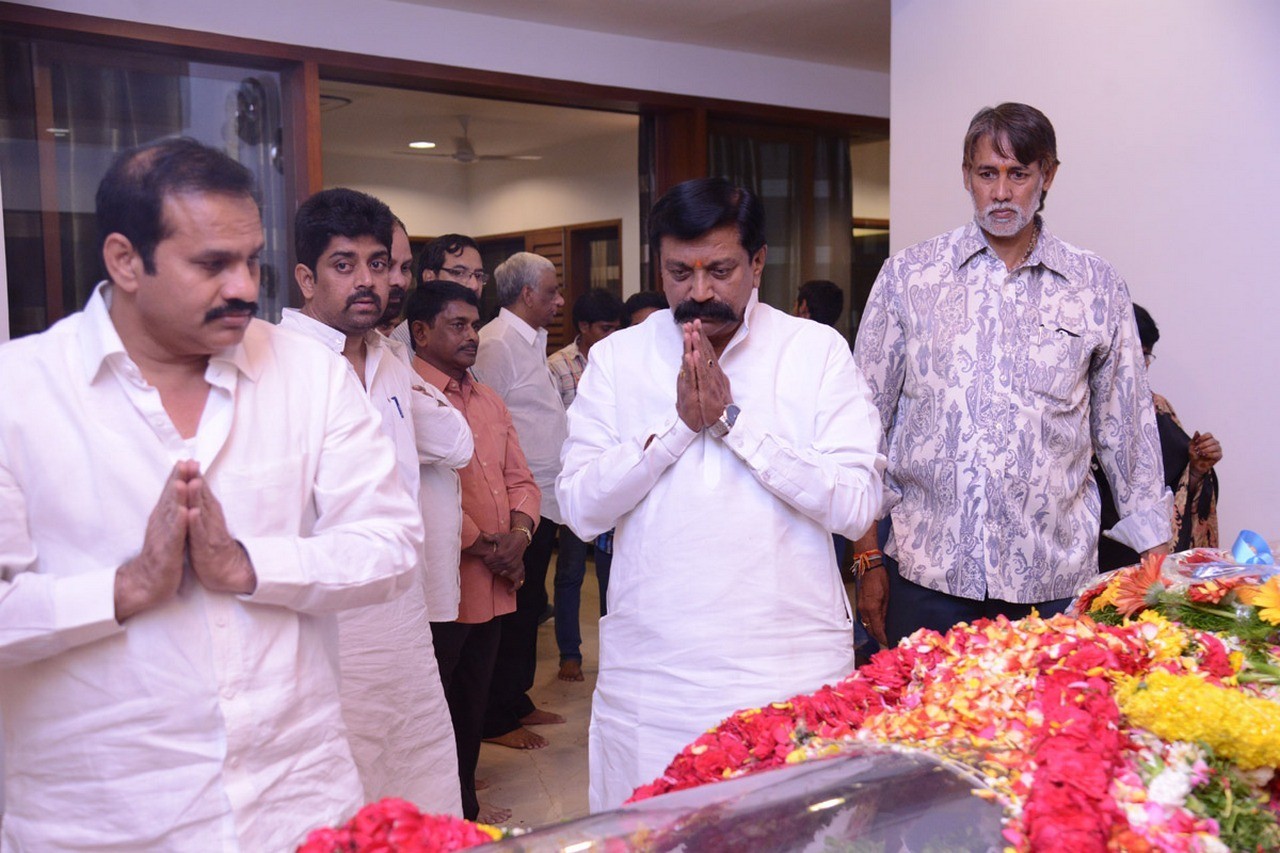 D Ramanaidu Condolences Photos 05 - 36 / 164 photos