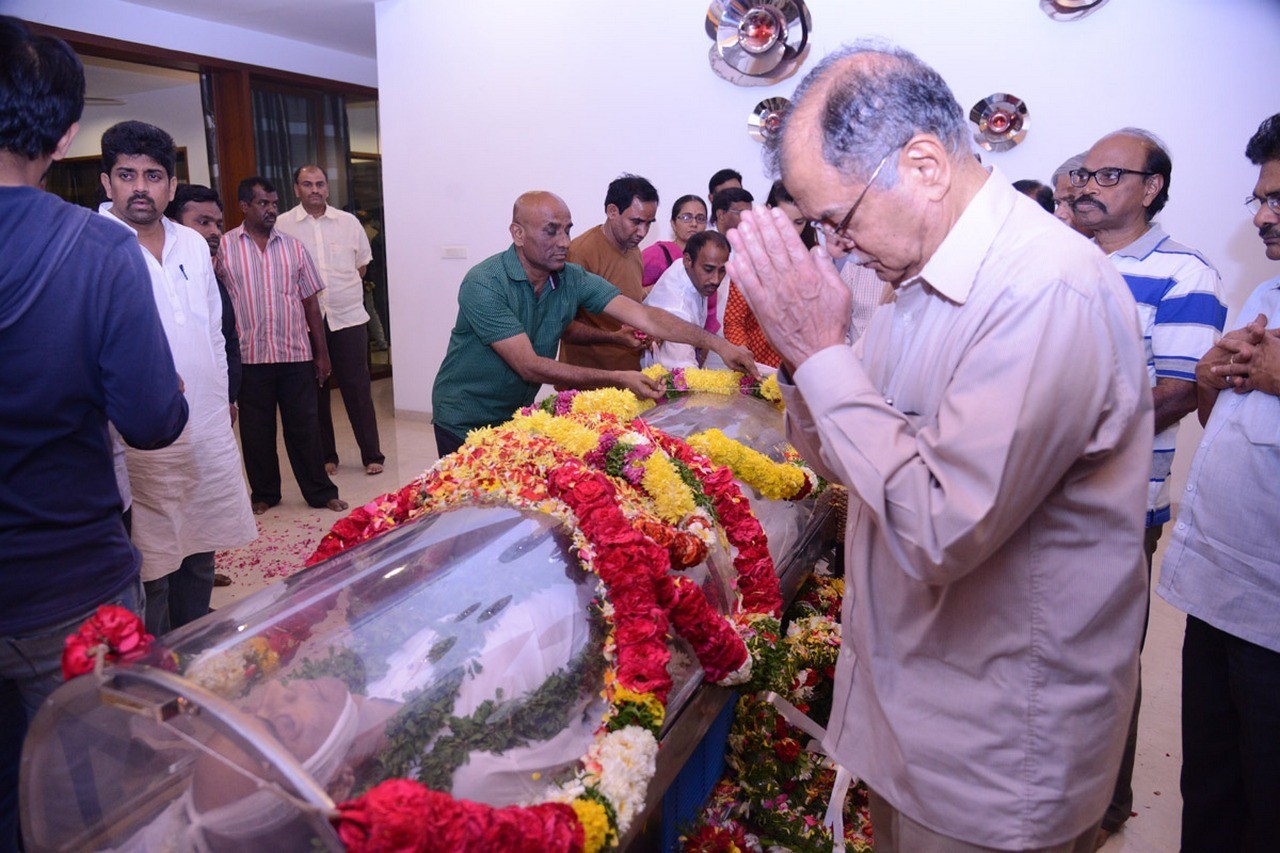 D Ramanaidu Condolences Photos 05 - 39 / 164 photos